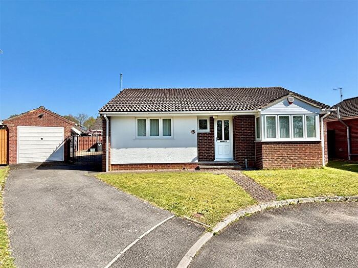 2 Bedroom Detached Bungalow For Sale In Frenchs Farm Road, Poole, BH16