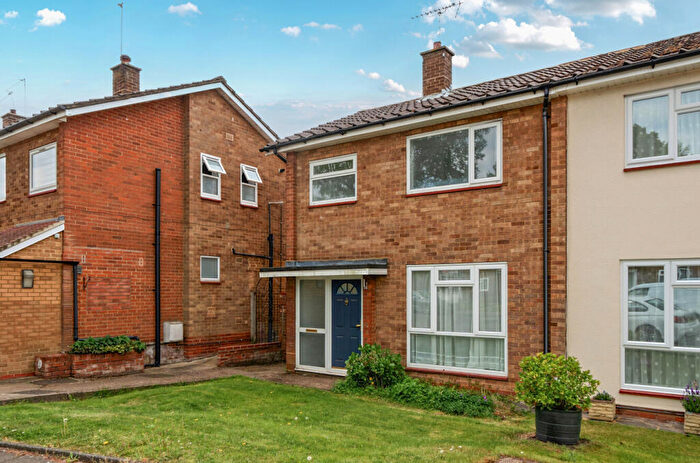 2 Bedroom Semi-Detached House For Sale In Mayhill Road, Barnet, EN5