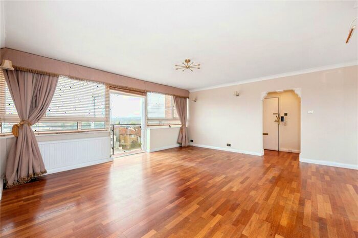 2 Bedroom Apartment To Rent In Regents Park Road, London, N3