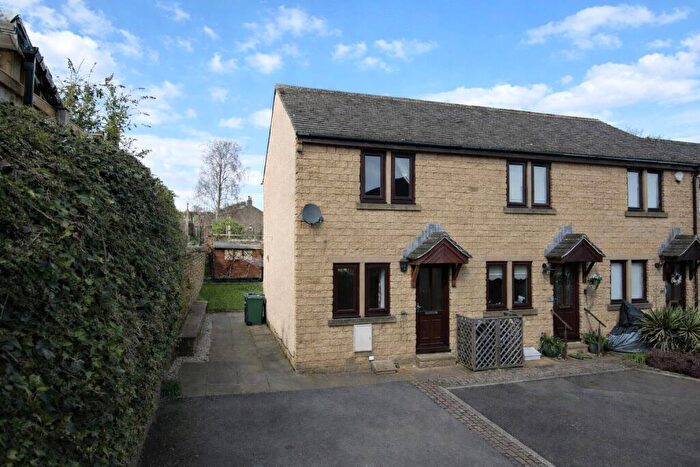 2 Bedroom Town House For Sale In Airedale Mews, Silsden, BD20