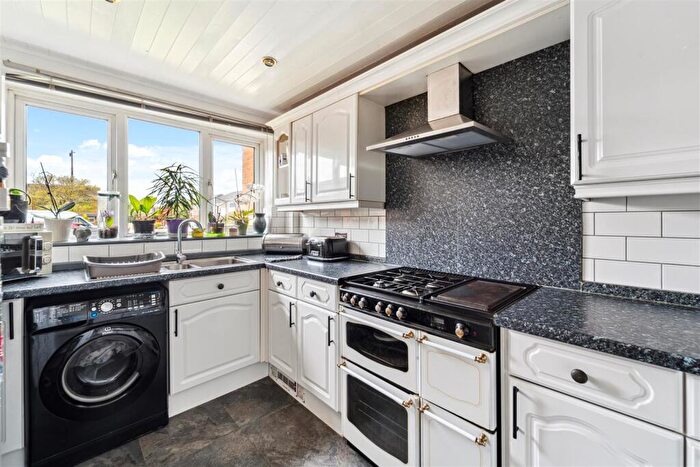 3 Bedroom Terraced House For Sale In Redwood, Sale, M33
