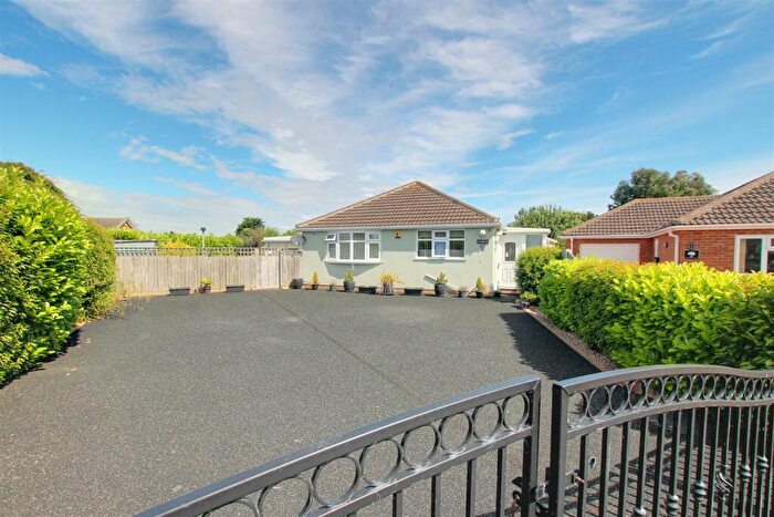 3 Bedroom Detached Bungalow For Sale In Parkinsons Way, Trusthorpe, LN12