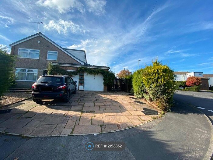 4 Bedroom Detached House To Rent In Holt Park Gardens, Leeds, LS16