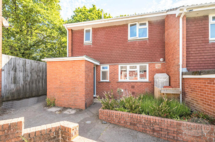 3 Bedroom End Of Terrace House For Sale In Murrell Road, Ash, Surrey, GU12