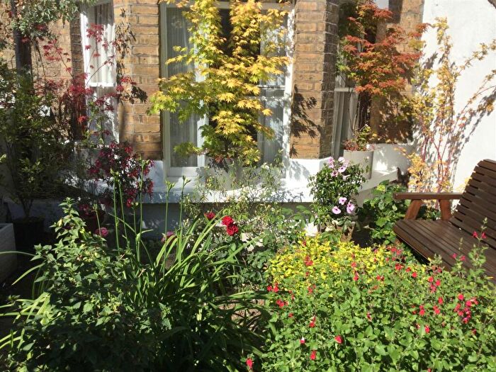 1 Bedroom Flat For Sale In Ferme Park Road, Crouch End, London, N8