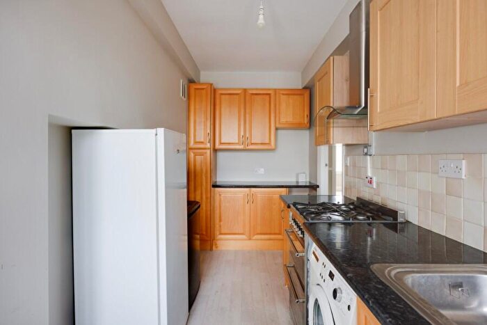 2 Bedroom Apartment To Rent In Belmont Court, Temple Fortune, NW11