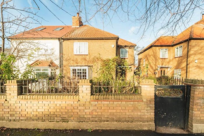 3 Bedroom Semi Detached House For Sale In Vallis Way, Ealing, W13