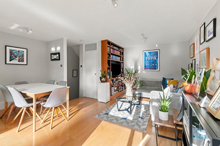 2 Bedroom Flat For Sale In Rampayne Street, Longleat House, SW1V