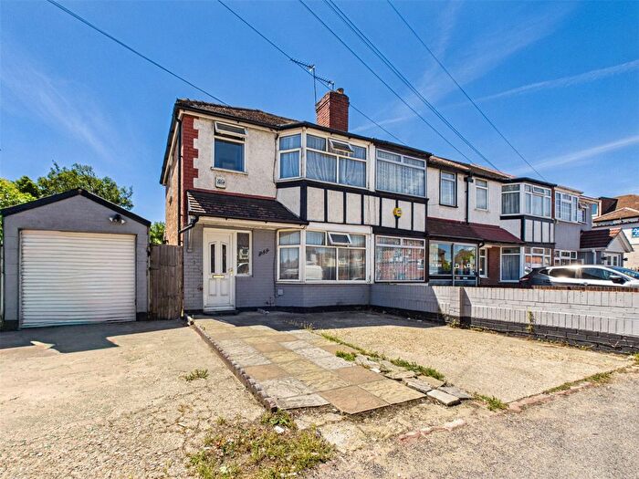 3 Bedroom End Of Terrace House To Rent In Balmoral Drive, Middlesex, UB4