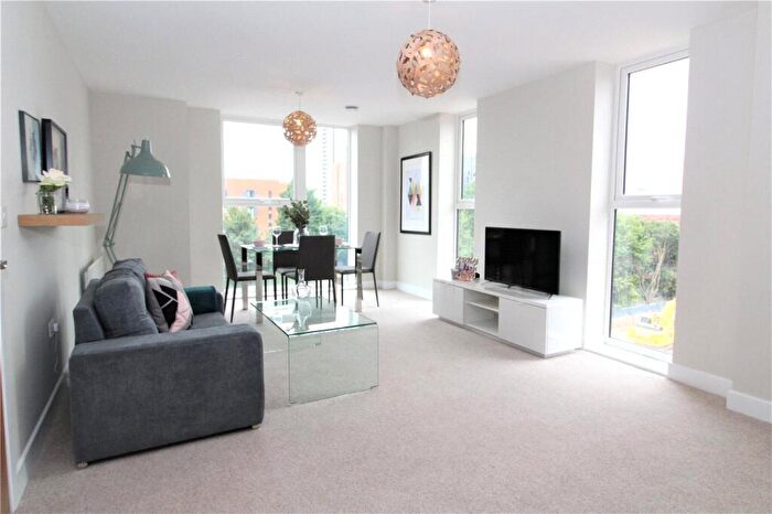 2 Bedroom Flat To Rent In Bridgewater Gate, Woden Street, Salford, Greater Manchester, M5