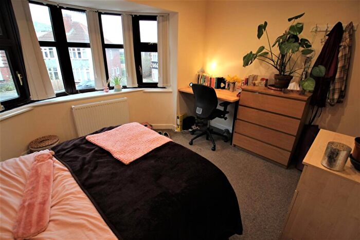 4 Bedroom Semi-Detached House To Rent In Greyshiels Avenue, Headingley, Leeds, LS6