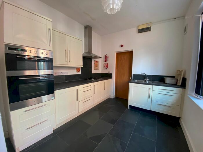 2 Bedroom Flat To Rent In Westcotes Drive, Leicester, LE3