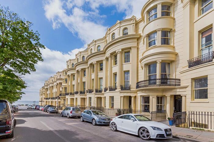 2 Bedroom Flat For Sale In Brunswick Square, Hove, BN3