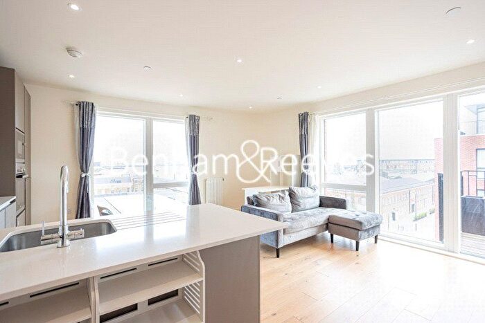 2 Bedroom Flat To Rent In New Warren Lane, London, SE18