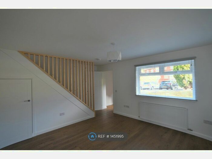 2 Bedroom End Of Terrace House To Rent In Colintraive Avenue, Glasgow, G33