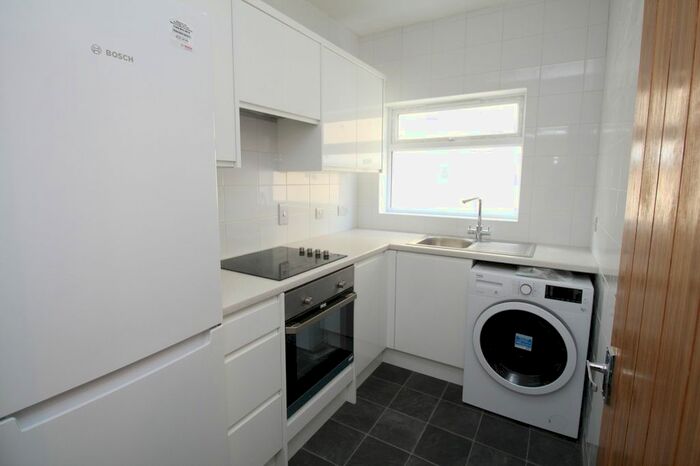 2 Bedroom Flat To Rent In New Road, Chippenham, SN15