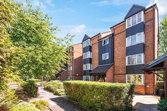 1 Bedroom Flat To Rent In Saxon Close, Godwyn House, KT6