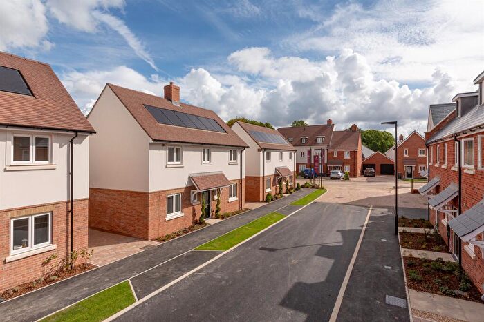 4 Bedroom Detached House For Sale In Daggons Road, Alderholt, Fordingbridge, SP6