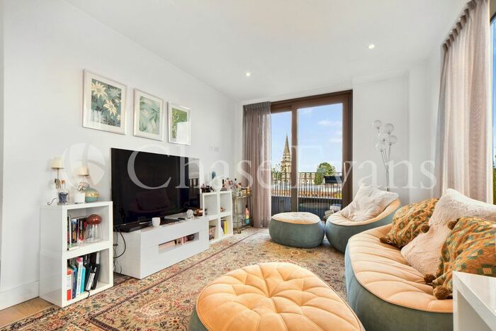 2 Bedroom Flat To Rent In Wentworth Street, London Square, Spitalfields, London, E1