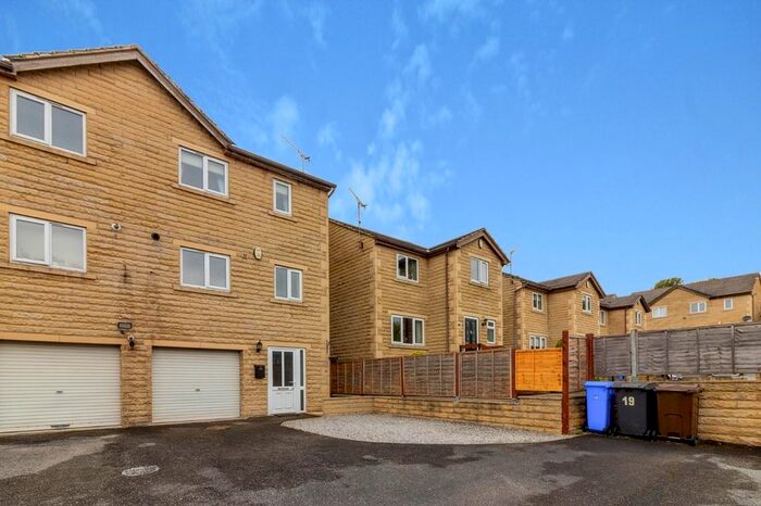 3 Bedroom Semi-Detached House To Rent In Ridge View Drive, Sheffield, South Yorkshire, S9