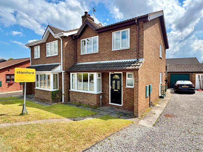 3 Bedroom Semi Detached House For Sale In Northdale Park, Swanland, HU14