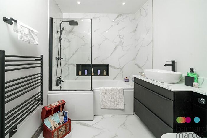 2 Bedroom Apartment To Rent In Colney Hatch Lane, Muswell Hill, N10