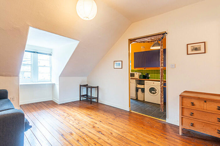1 Bedroom Flat To Rent In L – Cockburn Street, Edinburgh, EH1