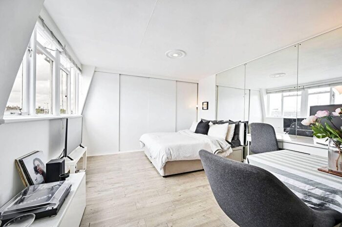 Studio To Rent In Colville Gardens, Notting Hill, London, W11