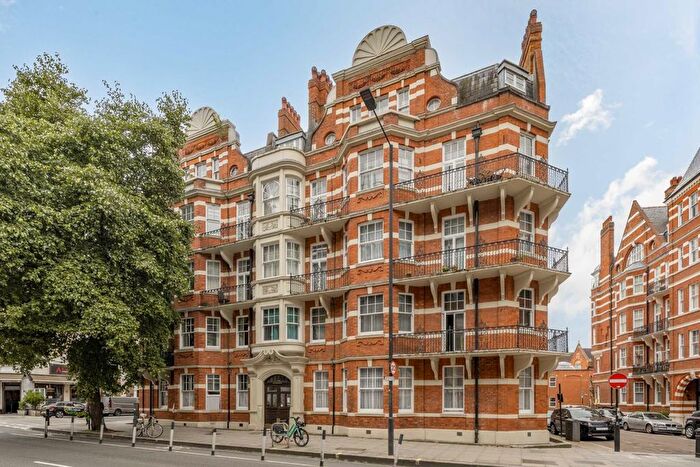 2 Bedroom Flat To Rent In Hammersmith Road, London, W14
