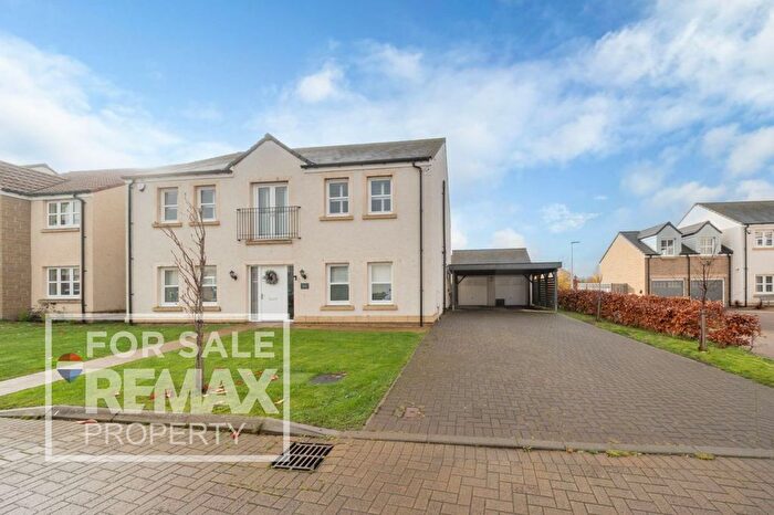 5 Bedroom Detached House For Sale In Beech Path, Calderwood, East Calder, Livingston, EH53