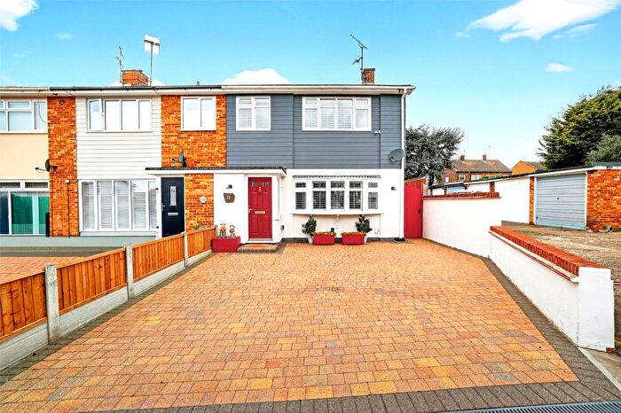 3 Bedroom Semi Detached House For Sale In Dandies Chase, Leigh-on-Sea, Essex, SS9