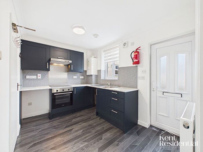 1 Bedroom Flat To Rent In Gillingham Road, Gillingham, ME7