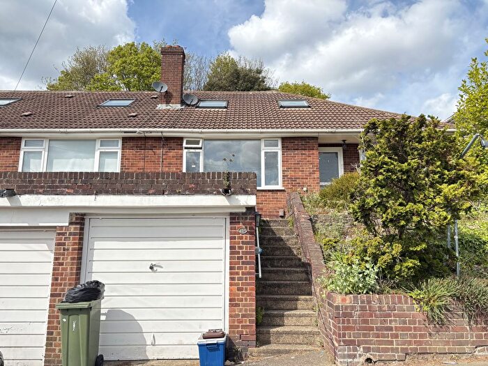 3 Bedroom Bungalow To Rent In Broom Mead, Bexleyheath, Kent, DA6