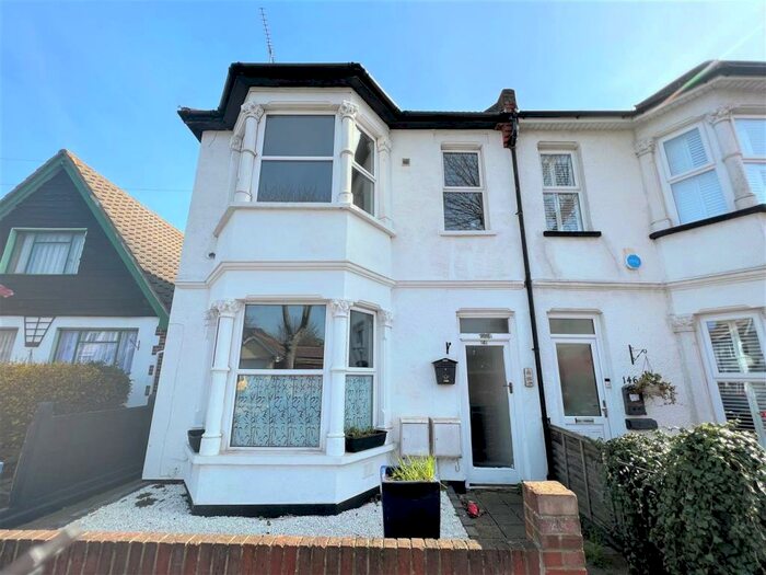 2 Bedroom Flat To Rent In Southsea Avenue, Leigh-On-Sea, SS9