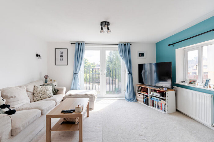 2 Bedroom Flat For Sale In St. Georges Road, Keynsham, Bristol, Somerset, BS31