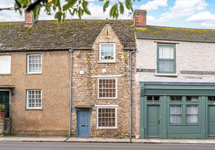 2 Bedroom Cottage For Sale In Gloucester Street, Malmesbury, SN16