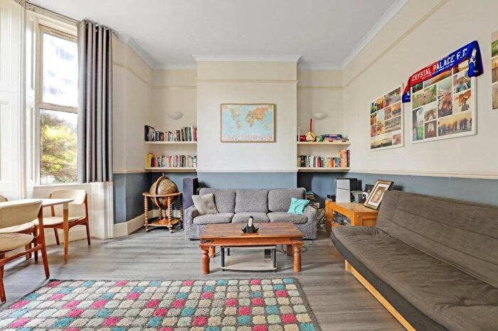 2 Bedroom Flat For Sale In Lawrie Park Road, London, SE26