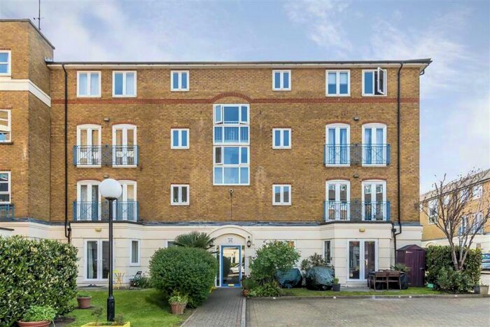 2 Bedroom Flat To Rent In Fuller Close, Shoreditch, E2