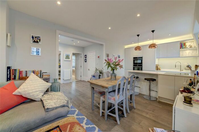 2 Bedroom Flat To Rent In Sheffield Terrace, London, W8