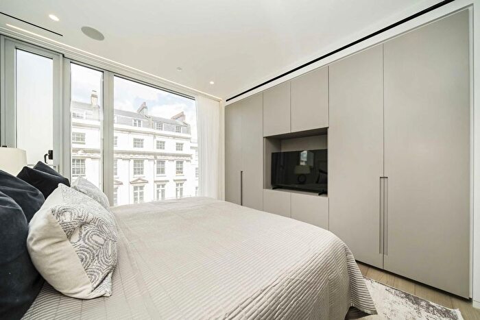 2 Bedroom Flat To Rent In Buckingham Palace Road, Westminster, SW1W