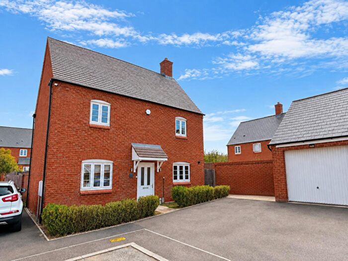 3 Bedroom Detached House For Sale In Tarry Court, Roade, Northampton, NN7
