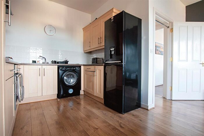 2 Bedroom Flat For Sale In Irthlingborough Road, Wellingborough, NN8