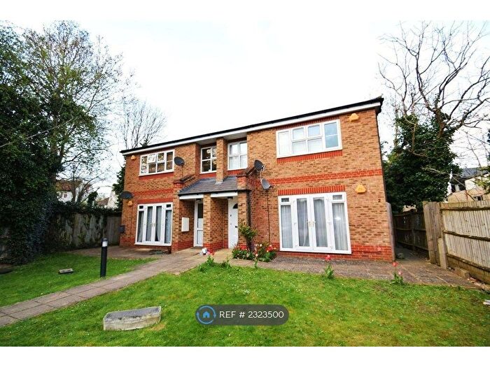 2 Bedroom Flat To Rent In Stamford Court, Pinner, HA5