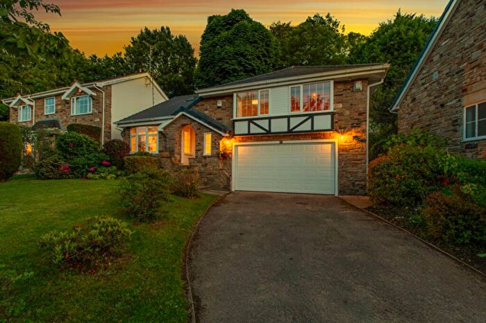 4 Bedroom Detached House For Sale In Hall Rise, Bramhope, LS16