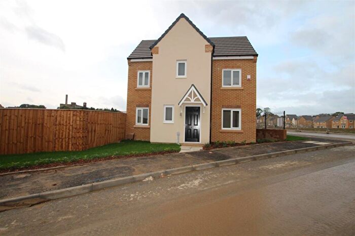 3 Bedroom Semi-Detached House To Rent In Quarry Bank Road, Fagley, BD2
