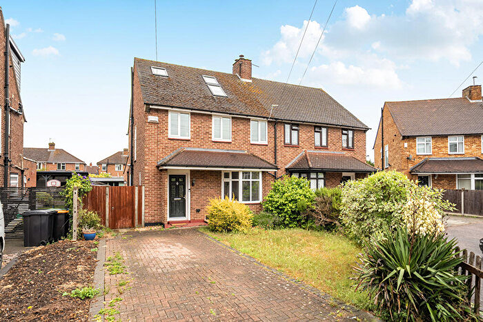 5 Bedroom Semi Detached House For Sale In Harpenden Close, Bedford, MK41