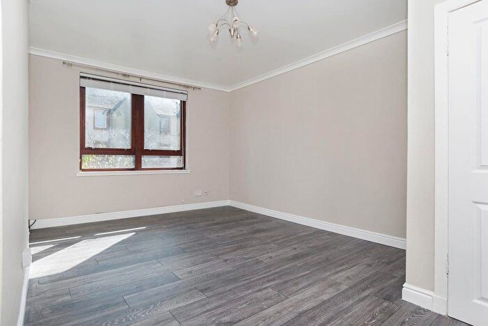 2 Bedroom Flat To Rent In L Royston Mains Avenue, Edinburgh, EH5