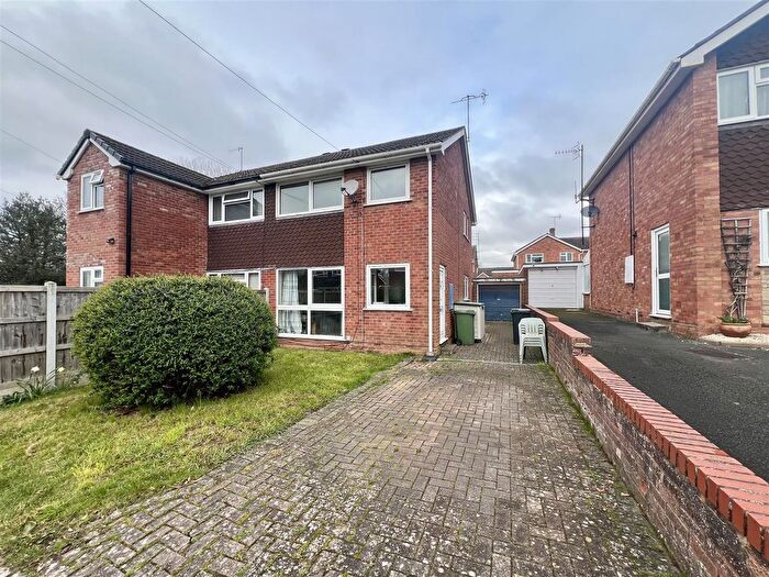 3 Bedroom Semi Detached House For Sale In White Horse Close, Worcester, WR2