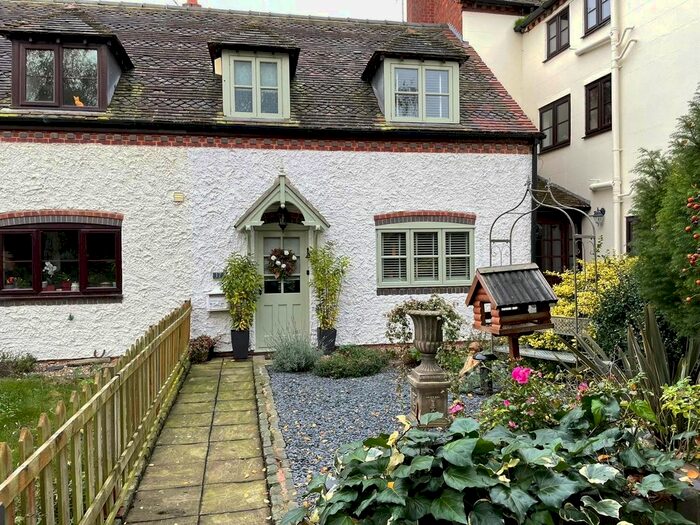 3 Bedroom Cottage For Sale In Fosse Way, Radford Semele, Leamington Spa, Warwickshire, CV31