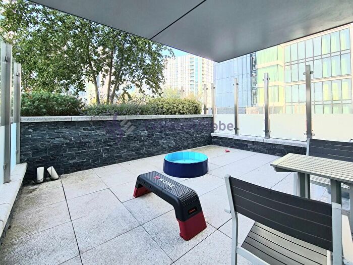 1 Bedroom Flat To Rent In Piazza Walk, London, E1